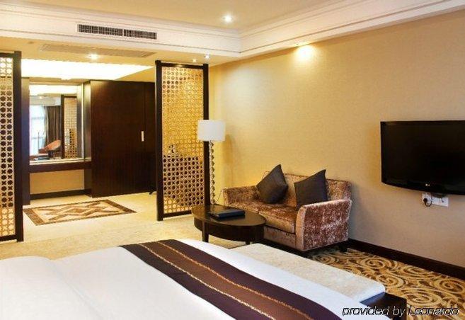 Nan Feng Business Hotel Guangzhou Room photo